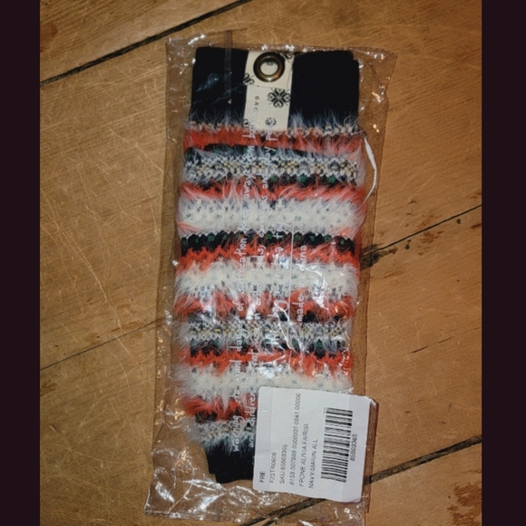 Free People FP ONE Aliviq Fairisle Multicolor Fuzzy Knit Arm Warmers - Picture 3 of 9